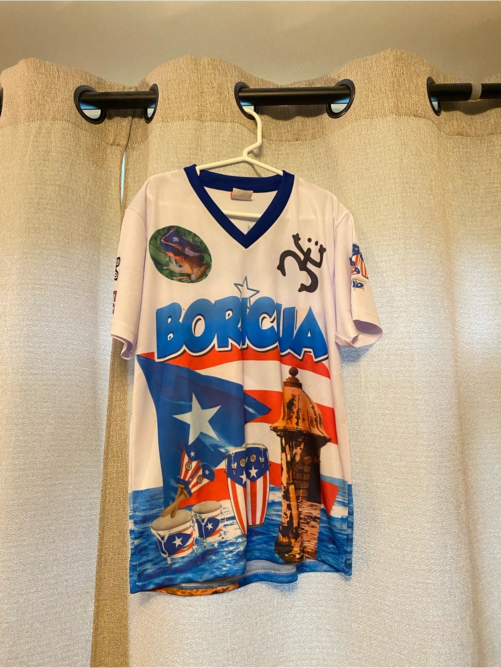 Kids Boricua Graphic V-Neck Jersey Tee in White, Blue & Red, Size 10-12!